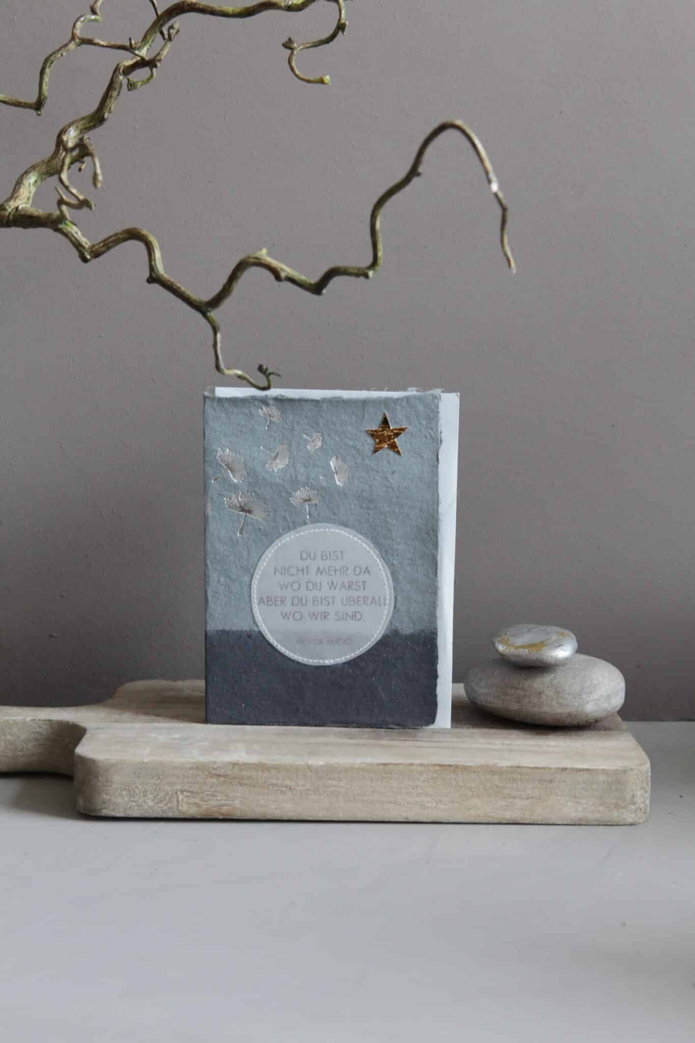 Good old friends, Papiertrauerkarte "Fern bei den Sternen ..."